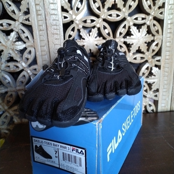 FILA SKELE-TOES WOMEN'S SIZE 7 NEW IN BOX - Picture 3 of 8